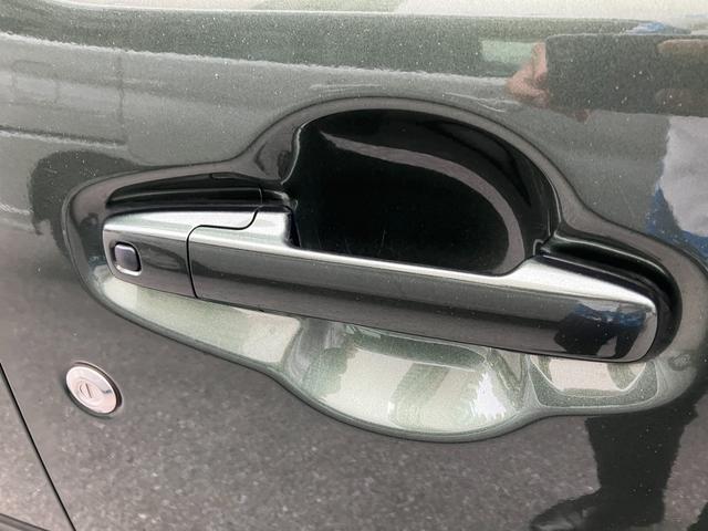 リモコンキーを取り出さなくてもドアハンドルについているボタンワンタッチで解錠・施錠ができます（＊＾＾＊）