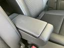 アームレスト付きなので、長距離でも楽な姿勢で運転できますね♪