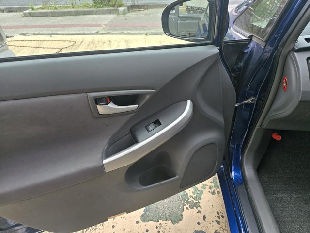 プリウス Ｓ　本土仕入れ車両　フルセグＴＶ・ナビ　Ｂｌｕｅｔｏｏｔｈ接続　ＥＴＣ　　バックカメラ（28枚目）
