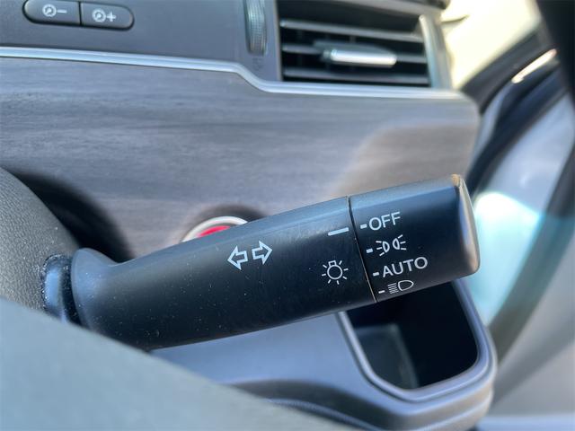 あると便利なオートライト☆トンネルに入った際でも、駐車の際でも自動でついたり消えたり!これがあったらもうバッテリー上がりも気にしません☆