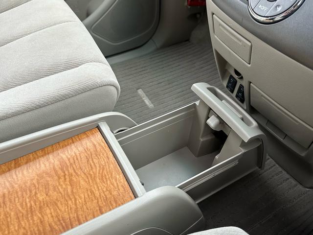 エスティマ G サンルーフ 純正ナビ バックガイドカメラ フルセグTV DVD 後席モニター BLUETOOTH 運転席パワーシート クルーズコントロール ビルトインETC 両側パワースライドドア タイミングチェーン(18枚目)