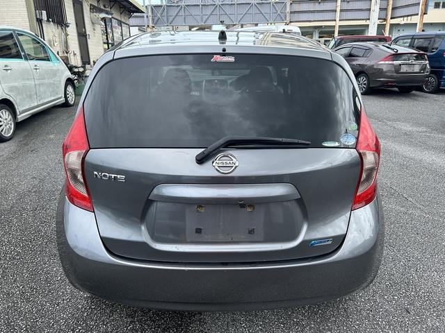 お手頃な乗用車が入庫!Bカメラ付きのナビはテレビの視聴はもちろん、Bluetoothの接続もOK!ETCカードリーダー取付済みなので納車直後から高速道路の利用料金が割引適用!タイヤの状態も◎お早めに!