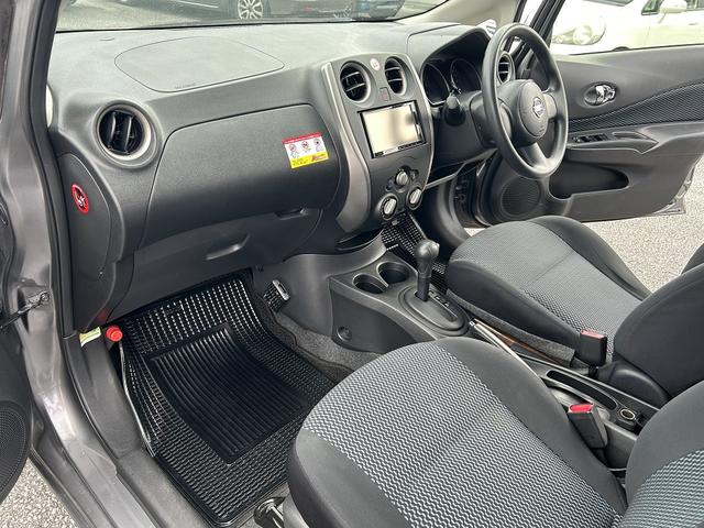 お手頃な乗用車が入庫!Bカメラ付きのナビはテレビの視聴はもちろん、Bluetoothの接続もOK!ETCカードリーダー取付済みなので納車直後から高速道路の利用料金が割引適用!タイヤの状態も◎お早めに!