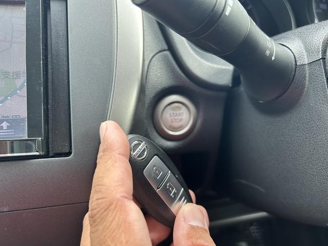 お手頃な乗用車が入庫!Bカメラ付きのナビはテレビの視聴はもちろん、Bluetoothの接続もOK!ETCカードリーダー取付済みなので納車直後から高速道路の利用料金が割引適用!タイヤの状態も◎お早めに!