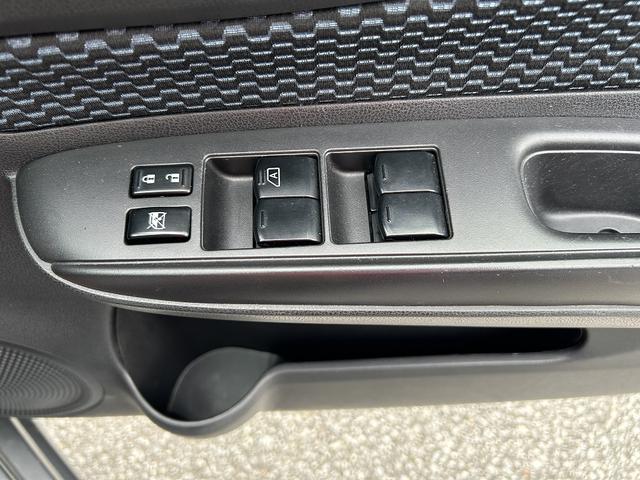 お手頃な乗用車が入庫!Bカメラ付きのナビはテレビの視聴はもちろん、Bluetoothの接続もOK!ETCカードリーダー取付済みなので納車直後から高速道路の利用料金が割引適用!タイヤの状態も◎お早めに!