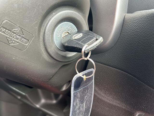 お手頃な乗用車が入庫!Bカメラ付きのナビはテレビの視聴はもちろん、Bluetoothの接続もOK!ETCカードリーダー取付済みなので納車直後から高速道路の利用料金が割引適用!タイヤの状態も◎お早めに!