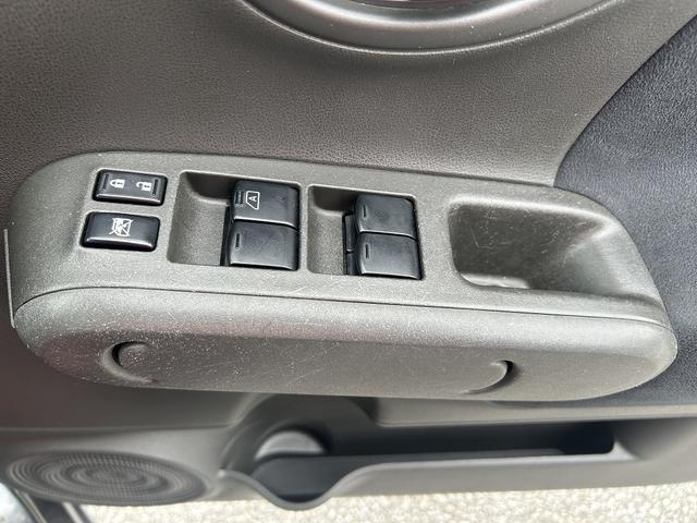 お手頃な乗用車が入庫!Bカメラ付きのナビはテレビの視聴はもちろん、Bluetoothの接続もOK!ETCカードリーダー取付済みなので納車直後から高速道路の利用料金が割引適用!タイヤの状態も◎お早めに!