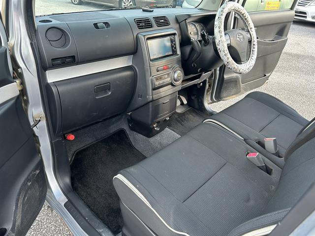 走行距離９万キロ！エアコンゴリ冷え！走る・止まる、全く異常なし！走行状態に関する程度は良好です！ただし、ナビの動作不良＆内・外装に難あり！キズ・サビ・ヘコミあります！喫煙車両につきタバコ臭あります！