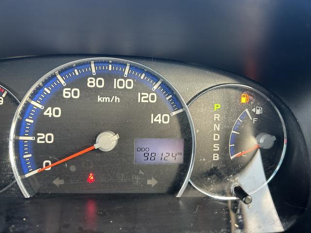 走行距離９万キロ！エアコンゴリ冷え！走る・止まる、全く異常なし！走行状態に関する程度は良好です！ただし、ナビの動作不良＆内・外装に難あり！キズ・サビ・ヘコミあります！喫煙車両につきタバコ臭あります！