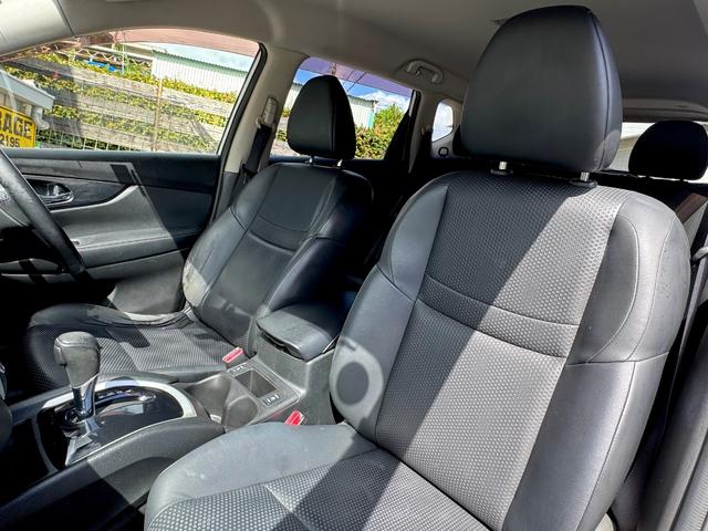 エクストレイル 20X 2年保証 スマートキー プッシュスタート ステアリングスイッチ 横滑り防止機能 アイドリングストップ リアエアコン レザー調シート 純正17インチアルミホイールNAVI TV BLUETOOTH(4枚目)