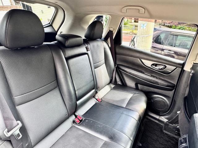 エクストレイル 20X 2年保証 スマートキー プッシュスタート ステアリングスイッチ 横滑り防止機能 アイドリングストップ リアエアコン レザー調シート 純正17インチアルミホイールNAVI TV BLUETOOTH(5枚目)