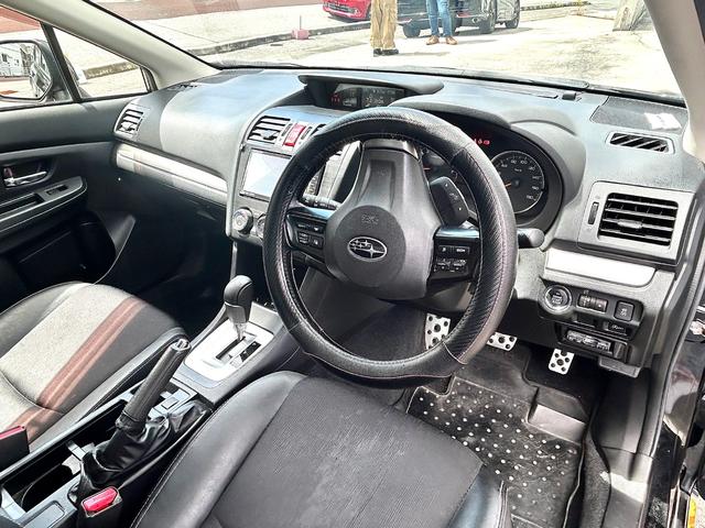 インプレッサＧ４ ２．０ｉ－Ｓアイサイト　２年保証付き　社外フロントグリル　アイサイト搭載車　衝突軽減ブレーキ、車線逸脱警報、リアウィング、４ＷＤ、クルーズコントロール、パドルシフト　１７インチアルミホイール、パワーシート、革巻きステアリング（3枚目）