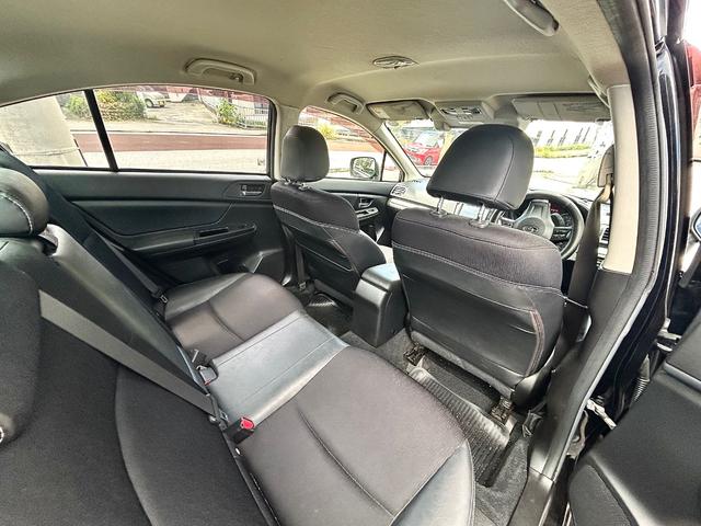 インプレッサＧ４ ２．０ｉ－Ｓアイサイト　２年保証付き　社外フロントグリル　アイサイト搭載車　衝突軽減ブレーキ、車線逸脱警報、リアウィング、４ＷＤ、クルーズコントロール、パドルシフト　１７インチアルミホイール、パワーシート、革巻きステアリング（6枚目）