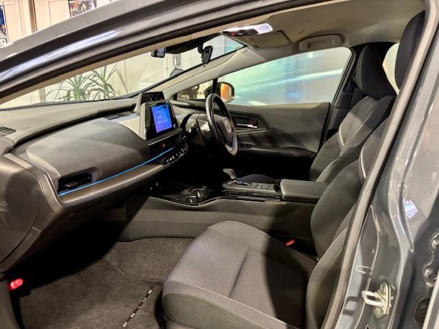 プリウス Ｕ　ＯＰ１０年保証対象車　トヨタセーフティセンス　ディスプレイオーディオ（フルセグＴＶ／Ｂｌｕｅｔｏｏｔｈ／ＵＳＢ）パノラミックビューモニター　レーダークルーズコントロール　ＥＴＣ２．０　シートヒーター（15枚目）