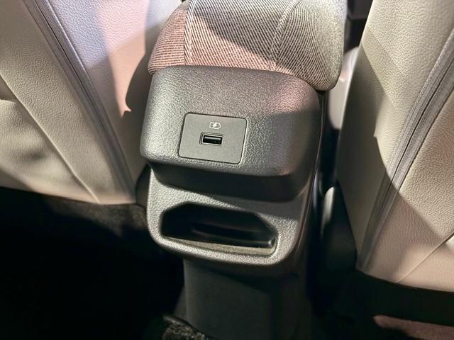 後席USB