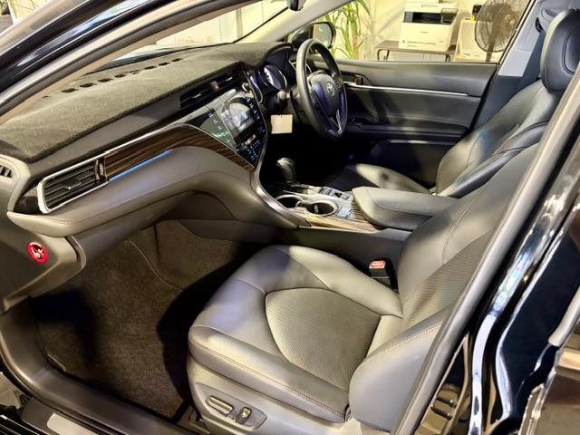 運転席と助手席はパワーシート(ヒーター内臓)です。