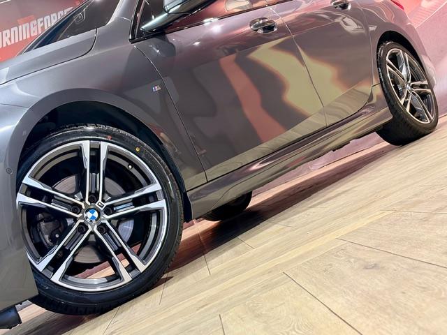 タイヤサイズ（前）	２２５／４０Ｒ１８タイヤサイズ（後）	２２５／４０Ｒ１８最小回転半径	５．４ｍ