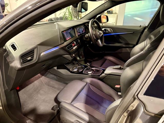 助手席シートもホールド感のあるシートです