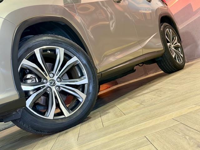 タイヤサイズ（前）	２３５／５５Ｒ２０　１０２Ｖタイヤサイズ（後）	２３５／５５Ｒ２０　１０２Ｖ