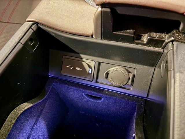 ＡＵＸ／ＵＳＢ／シガーソケット