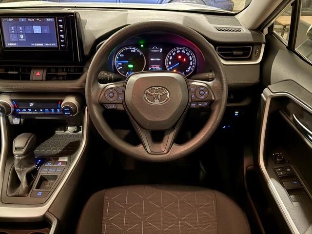 室内から見えないように設計したワイパーなどにより、すっきりとした前方視界を確保