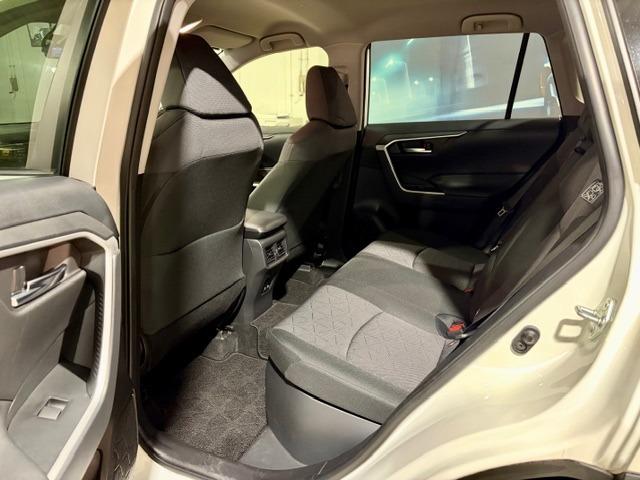 ６：４分割可倒式リヤシート