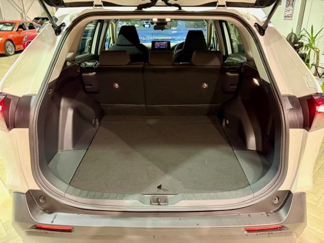 リヤシート使用状態でもラゲージ容量５８０Ｌを確保