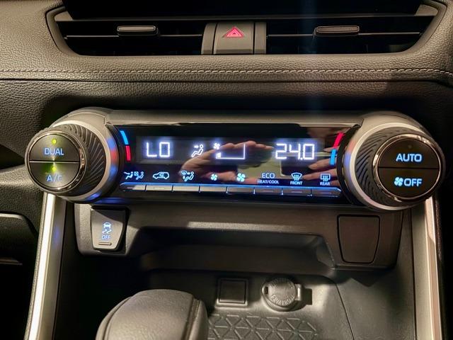 スタイリッシュなエアコンパネル