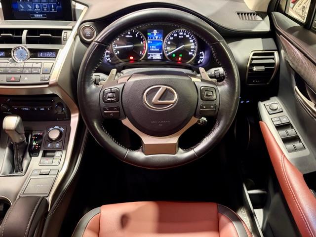 高級感の溢れるコクピット