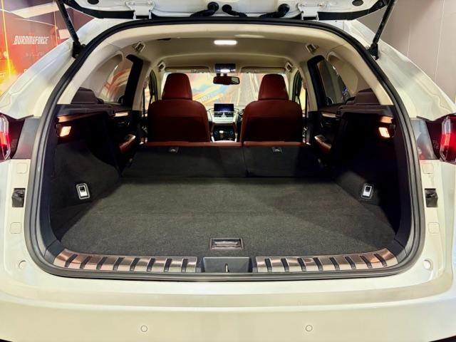 シートを倒せば急な大荷物にも対応