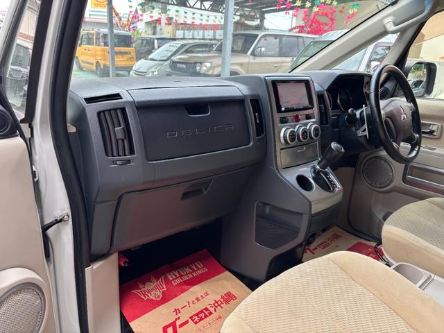 ゆったり広々８人乗り♪