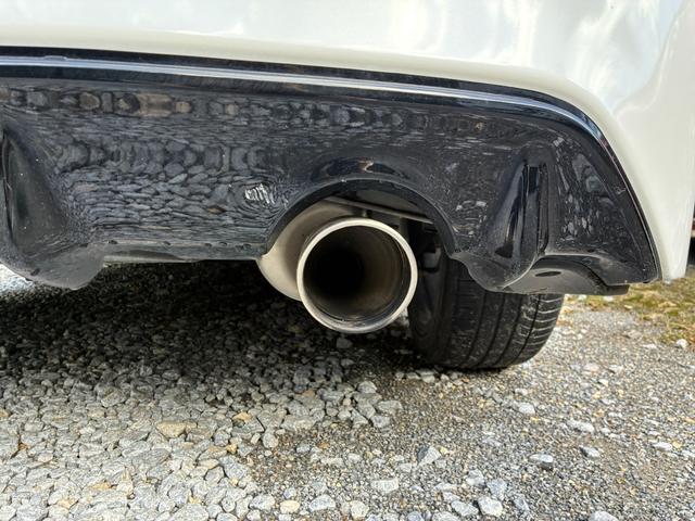 プリウス Ｓツーリングセレクション・Ｇ’ｓ　アルパイン９インチＳＤナビ＆前後ドライブレコーダー　フルセグＴＶ　バックカメラ　Ｇ’ｓ純正１８インチアルミ　ＥＴＣ　字光式プレート（15枚目）