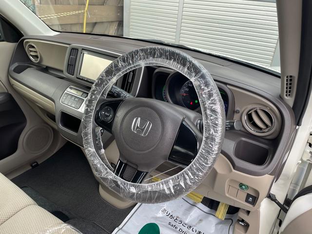 専門業者にて外装磨き＆撥水コート加工、更に室内クリーニング施工済みです！当社のお支払い総額価格には法定整備、１２ヶ月保証やクリーニングなど他店のオプションは全てお支払い総額に含まれます！