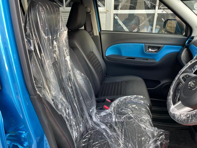 プライムコレクション専用デザイン本革シート＆ステアリング完備しています！