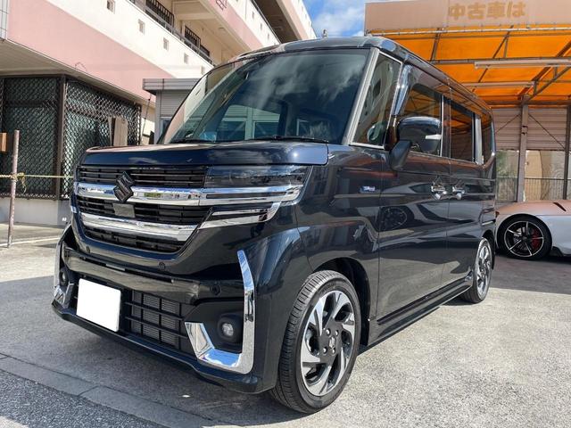 ＳＵＺＵＫＩメーカーオプション多数搭載のオススメのお車になります！外装もオプションのヘッドライトガーニッシュや全方位メモリーナビ＆フリップダウンモニターなどの豪華充実装備のお車です！