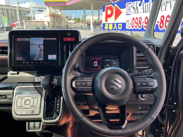 最上位モデル専用デザイン本革ステアリング＆リモコン完備しています！