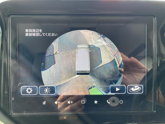 全方位モニターは４つのカメラより車両の上から見下ろすように映し出すことができる為、大変重宝致します！