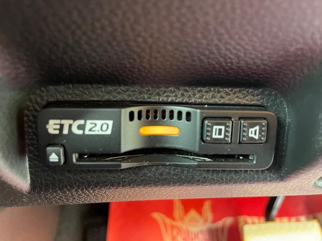 ヴェゼル ｅ：ＨＥＶ　Ｚ　本土車両　ワンオーナー車　ギャザス純正９インチナビ　フルセグＴＶ　ＣａｒＰｌａｙ　Ｂｌｕｅｔｏｏｔｈ　ＥＴＣ２．０　バックモニター　パワーバックドア　ワイヤレス充電　ブラインドスポットモニター（17枚目）