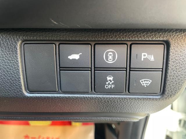 ヴェゼル ｅ：ＨＥＶ　Ｚ　本土車両　ワンオーナー車　ギャザス純正９インチナビ　フルセグＴＶ　ＣａｒＰｌａｙ　Ｂｌｕｅｔｏｏｔｈ　ＥＴＣ２．０　バックモニター　パワーバックドア　ワイヤレス充電　ブラインドスポットモニター（19枚目）