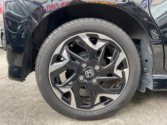 最上位モデル専用デザイン純正１５インチアルミホイル完備しています！