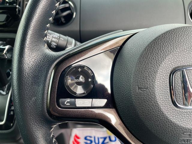 左側ステアリングリモコンにてディスプレイ＆オーディオ機能操作可能です！