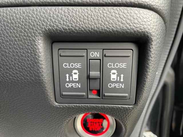 両側パワースライドドア完備しています！