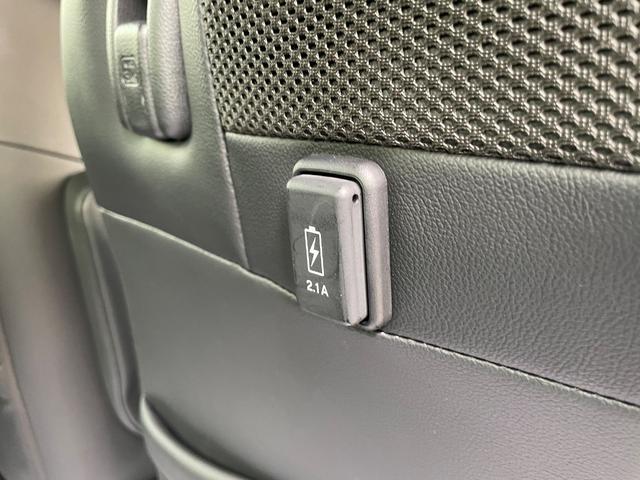 後席にもオプションの充電ポート完備しています！