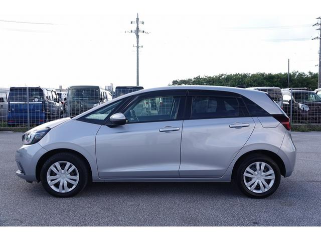 フィット e:HEVベーシック 純正ナビ スマートキー、ETC、リアカメラ、カーナビ、オーディオCD、フロアマット、ドアバイザー 内地仕入れ 防錆済 カーテンエアバッグ USBポート Rカメ アイドリングストップ LEDヘッド(5枚目)