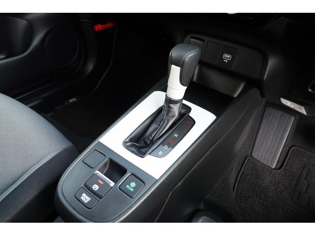 フィット e:HEVベーシック 純正ナビ スマートキー、ETC、リアカメラ、カーナビ、オーディオCD、フロアマット、ドアバイザー 内地仕入れ 防錆済 カーテンエアバッグ USBポート Rカメ アイドリングストップ LEDヘッド(11枚目)