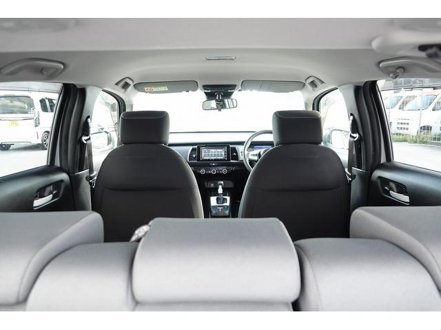 フィット e:HEVベーシック 純正ナビ スマートキー、ETC、リアカメラ、カーナビ、オーディオCD、フロアマット、ドアバイザー 内地仕入れ 防錆済 カーテンエアバッグ USBポート Rカメ アイドリングストップ LEDヘッド(12枚目)