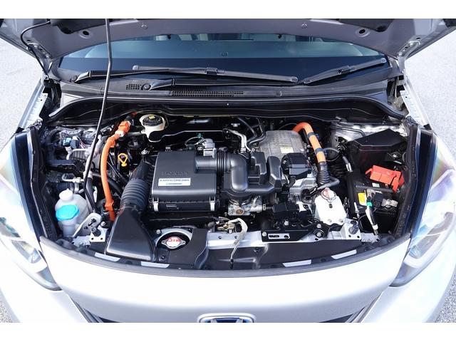 フィット e:HEVベーシック 純正ナビ スマートキー、ETC、リアカメラ、カーナビ、オーディオCD、フロアマット、ドアバイザー 内地仕入れ 防錆済 カーテンエアバッグ USBポート Rカメ アイドリングストップ LEDヘッド(17枚目)