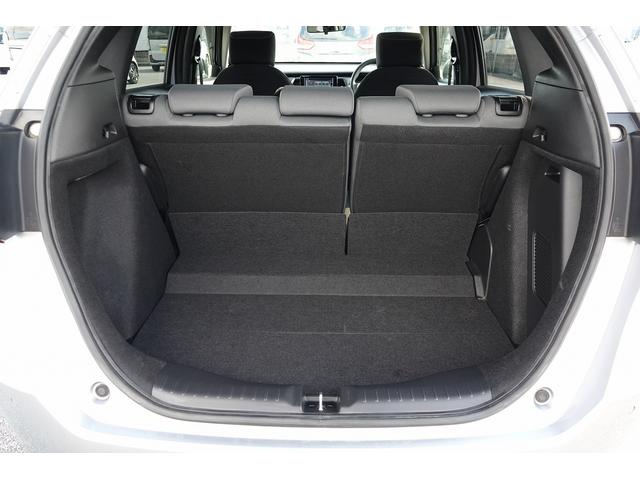 フィット e:HEVベーシック 純正ナビ スマートキー、ETC、リアカメラ、カーナビ、オーディオCD、フロアマット、ドアバイザー 内地仕入れ 防錆済 カーテンエアバッグ USBポート Rカメ アイドリングストップ LEDヘッド(18枚目)