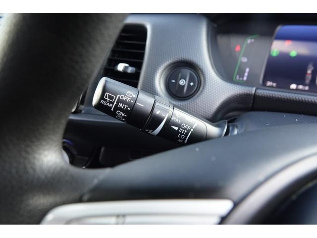 フィット e:HEVベーシック 純正ナビ スマートキー、ETC、リアカメラ、カーナビ、オーディオCD、フロアマット、ドアバイザー 内地仕入れ 防錆済 カーテンエアバッグ USBポート Rカメ アイドリングストップ LEDヘッド(31枚目)