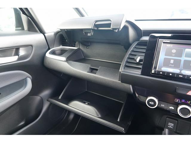 フィット e:HEVベーシック 純正ナビ スマートキー、ETC、リアカメラ、カーナビ、オーディオCD、フロアマット、ドアバイザー 内地仕入れ 防錆済 カーテンエアバッグ USBポート Rカメ アイドリングストップ LEDヘッド(39枚目)